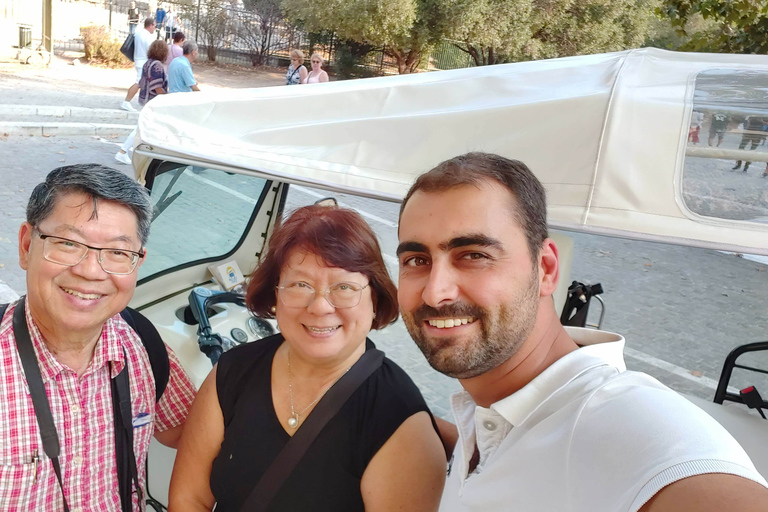 Atene: tour privato della città di 3 ore su un tuk tuk ecologicoPrelievo dagli hotel centrali di Atene