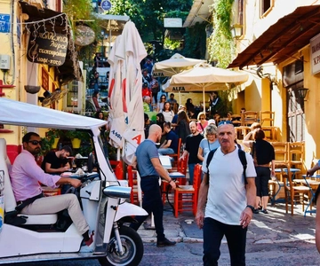 Athens: Private Evening Sightseeing Tour by Electric Tuk-Tuk