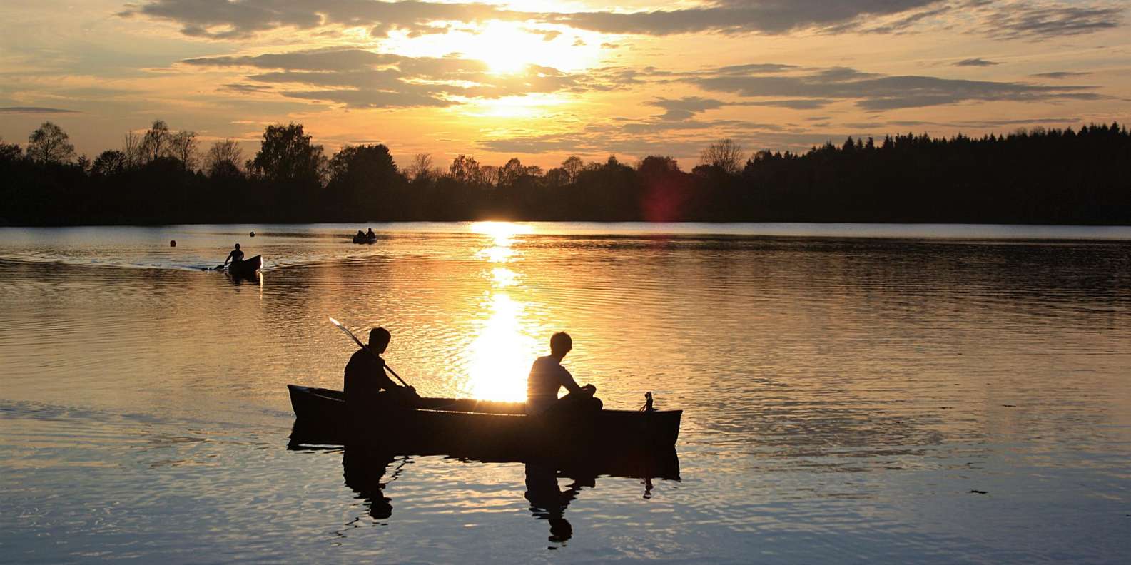 Под полуночным солнцем. Человек в лодке. Горьковское водохранилище. Cano Water.