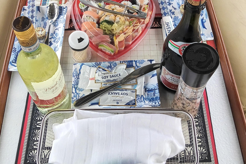 Passeio de barco romântico com vinho e queijo ou jantar surpresaPasseio de barco romântico com vinho e queijo, avistamento de lobos marinhos