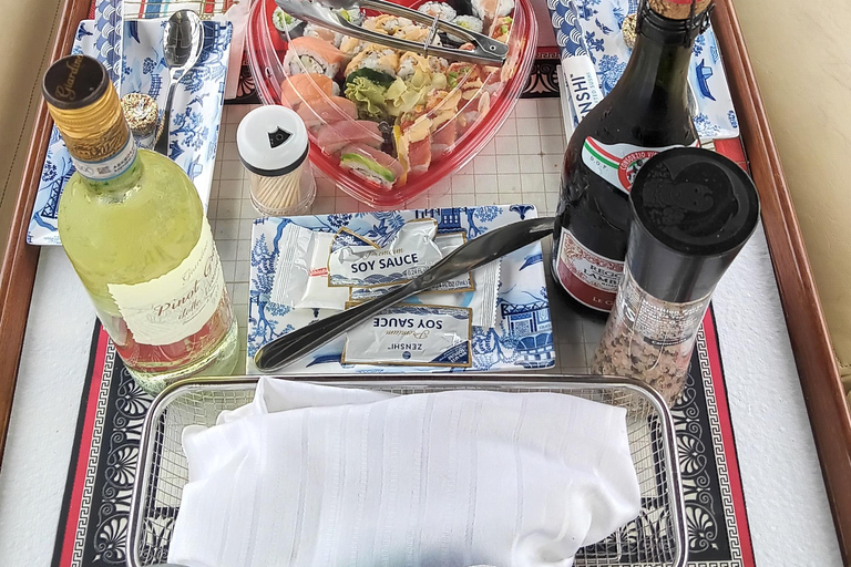 Passeio de barco romântico com vinho e queijo ou jantar surpresaPasseio de barco romântico com vinho e queijo, avistamento de lobos marinhos