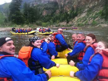 Glenwood Springs: 1,5 Stunden Mild Raft Tour auf dem Colorado River Glenwood Springs: 1,5 Stunden Mild Raft Tour auf dem Colorado River