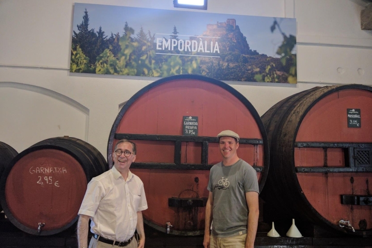 Girona: Local Wineries Tour met ontbijt en wijnproeverij