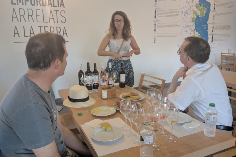 Girona: Lokale Weingutstour mit Frühstück und Weinprobe