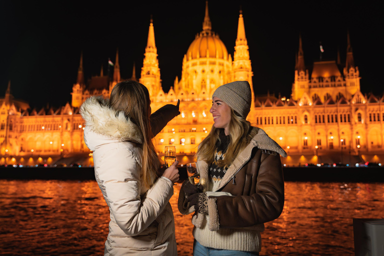 Budapest: NYE Sightseeing Party Cruise with Live DJ NYE Sightseeing Party Cruise with Live DJ