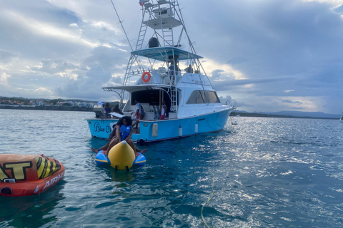 Puerto Plata: Catamaran Party with Snorkeling and Open Bar