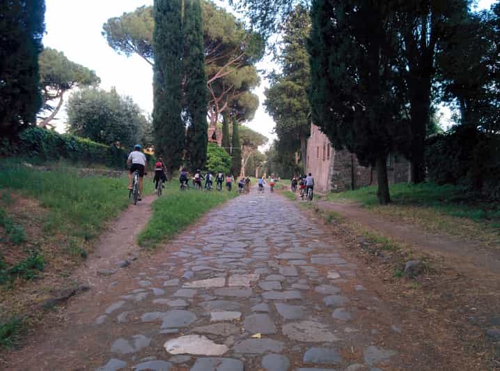Appia Antica: noleggio bici con itinerari personalizzati | GetYourGuide