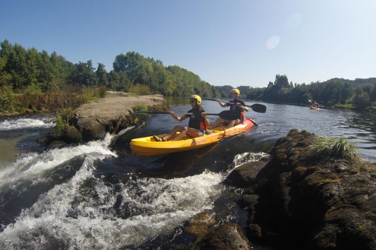 Viana do Castelo: tour en kayak en el río LimaTour en kayak con recogida y devolución en Guimarães