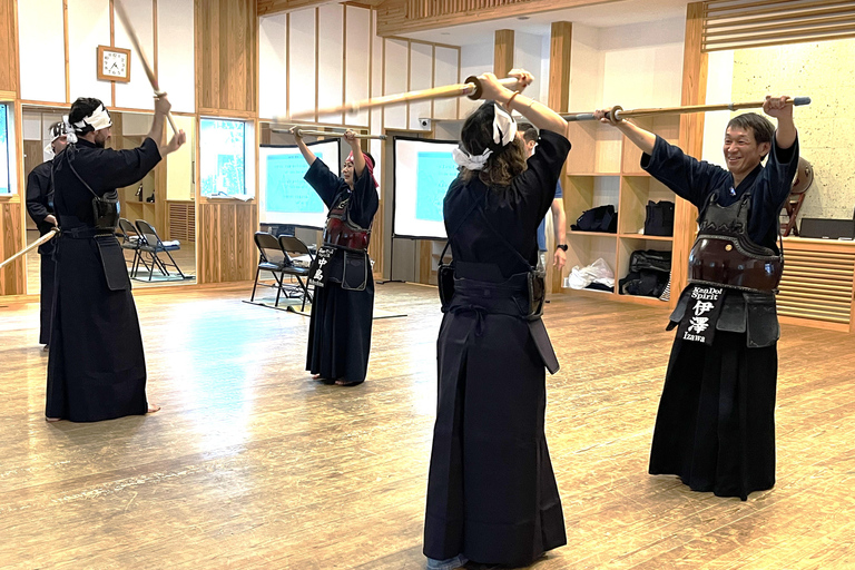 Tokyo: Japanese Kendo Experience with High-Ranked Instructor Let's experience kendo, a traditional Japanese martial art!