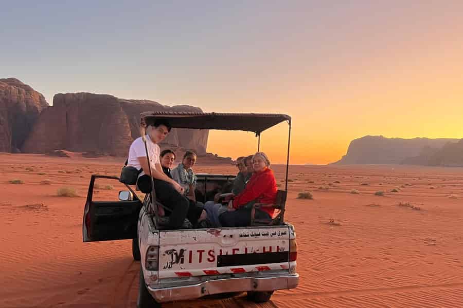 Wadi Rum: 4-stündige Jeep-Tour mit 1 Nacht im Wüstencamp & Mahlzeiten. Foto: GetYourGuide