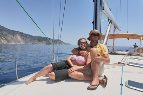 Lisbonne - 2 heures de navigation avec champagneLisbonne : croisière en voilier avec champagne