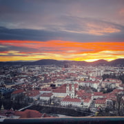 Graz: Funicular Ride & Schlossberg Picnic Experience