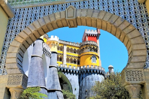 Desde Lisboa: visita guiada a Sintra, Regaleira y el Palacio de PenaTour privado de día completo