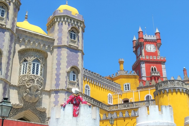 Desde Lisboa: visita guiada a Sintra, Regaleira y el Palacio de PenaRecogida del Hotel Mundial