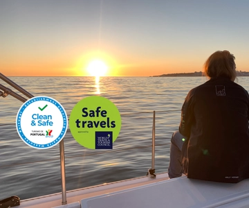 Cascais: 2 uur durende boottocht bij zonsondergang