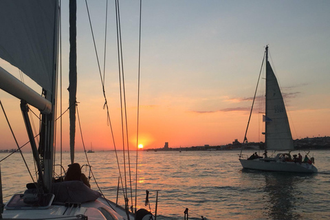 Lisbonne : croisière romantique privée de 2 h sur le TageLisbonne : croisière romantique de 2 h sur le Tage