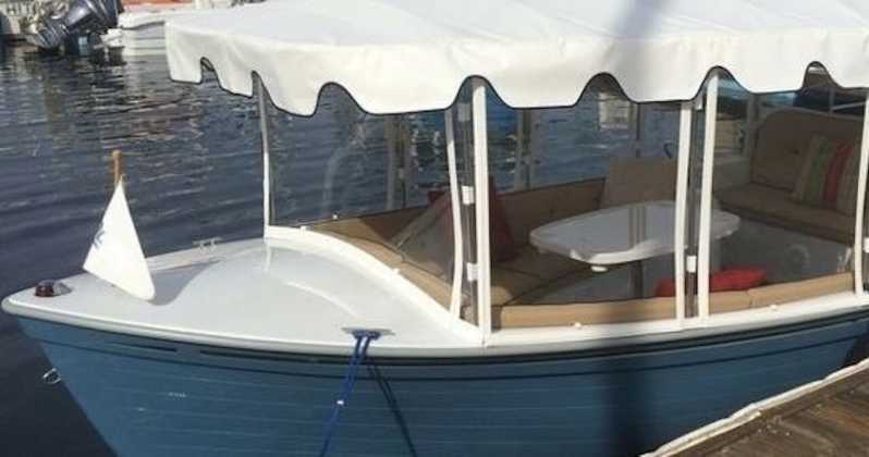 At passe Editor masser San Diego: Privat Sun Cruiser Duffy Boat Rental | GetYourGuide