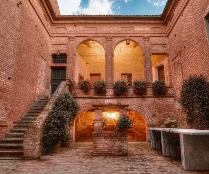 Montalcino: Brunello Wine Tasting & Lunch in a Tuscan Castle