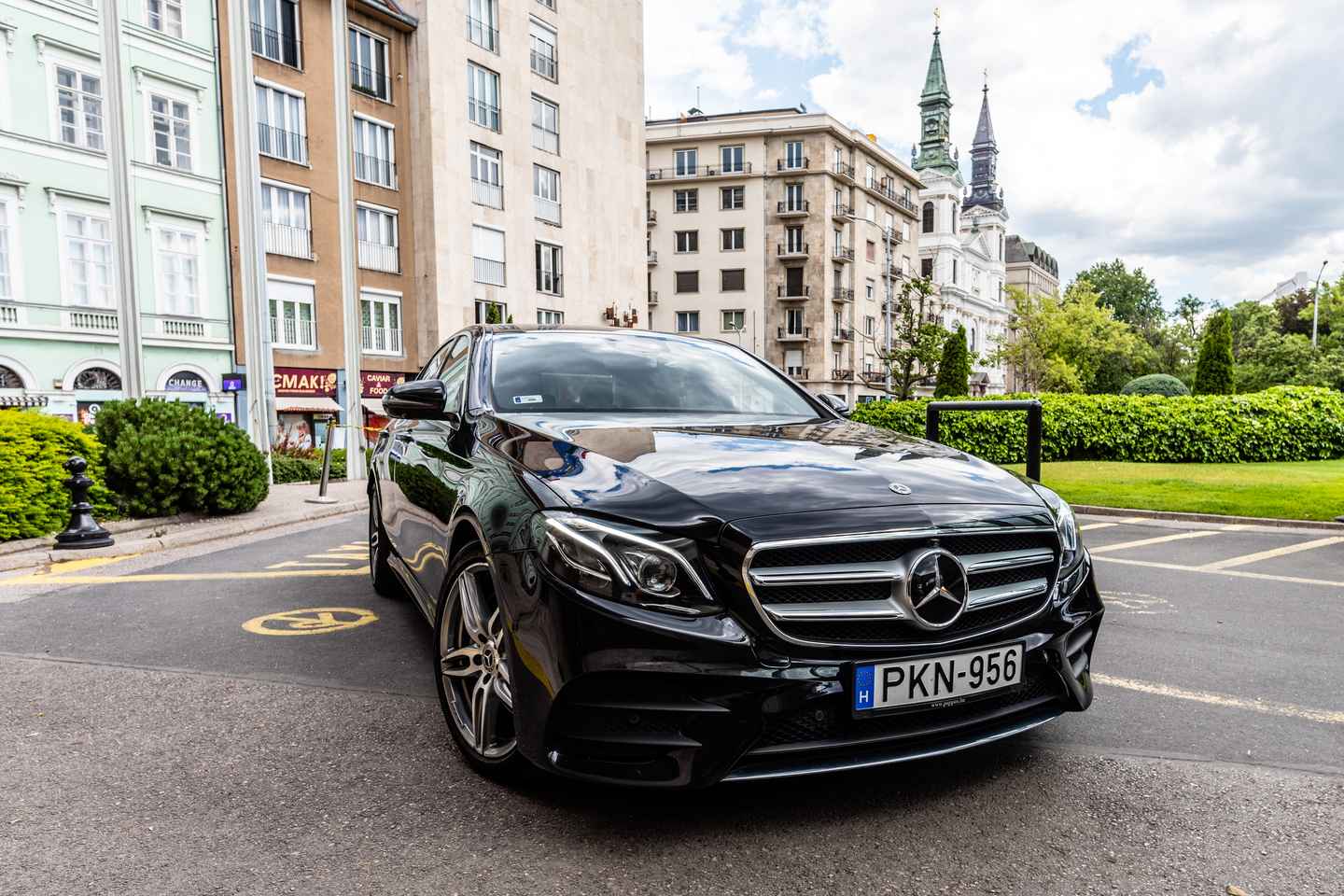 Budapest: Traslado de lujo en MB E-Class desde el aeropuerto