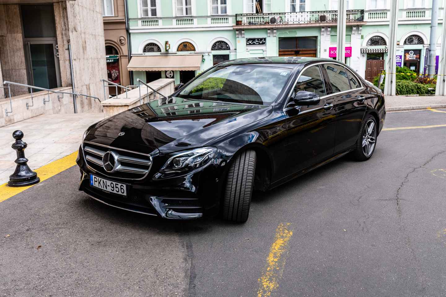 Budapest: Traslado de lujo en MB E-Class desde el aeropuerto