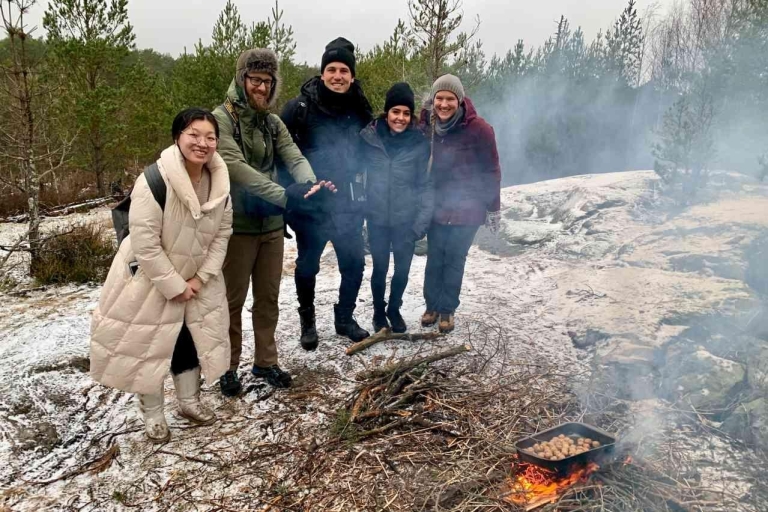 Stockholm : randonnée dans une réserve naturelle avec déjeuner autour d'un feu de camp