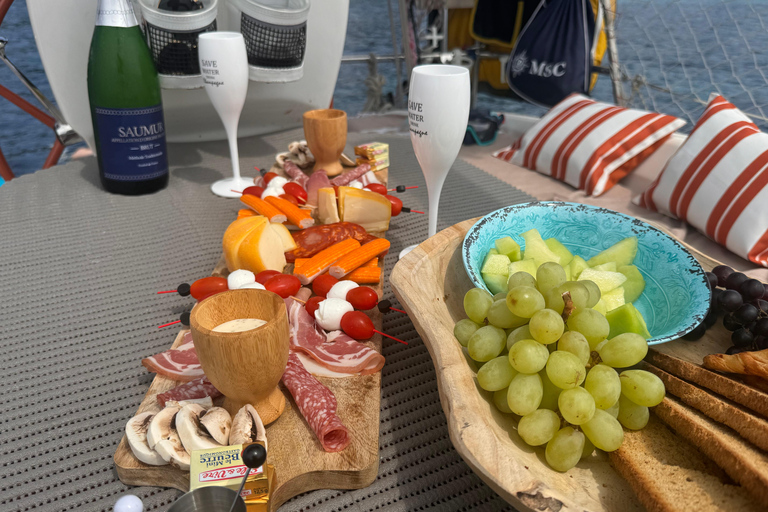 Yacht Me Up Cruzeiro Privado com Tudo Incluído Cannes Lérins SailUm dia na baía de Cannes com tudo incluído