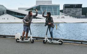 Oslo: City Highlights Guided Tour by E-Scooter