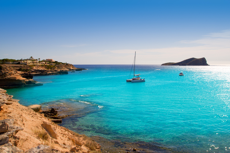 Ibiza: Rejs po plaży z paddleboardem, jedzeniem i napojamiIbiza: rejs po plażach, paddleboarding, przekąski i napoje