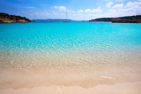 Ibiza: Rejs po plaży z paddleboardem, jedzeniem i napojamiIbiza: rejs po plażach, paddleboarding, przekąski i napoje