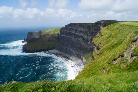 Desde Dublín: excursión de día completo a los acantilados de Moher y la ciudad de Galway