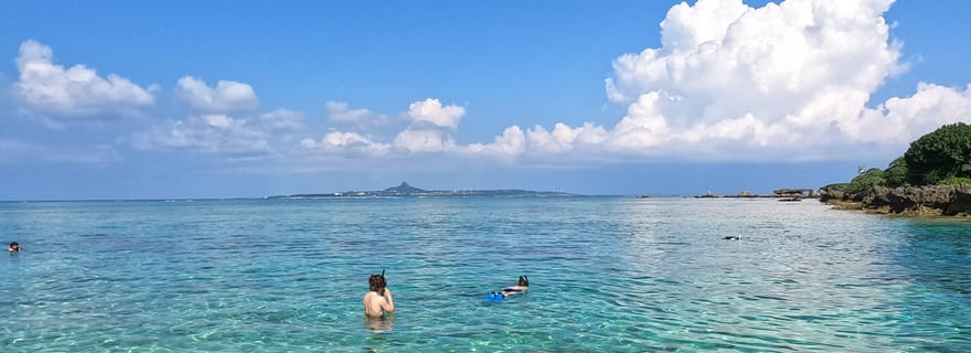 Visite privée sur les magnifiques plages et sites de plongée avec tuba d'Okinawa Anglais natif