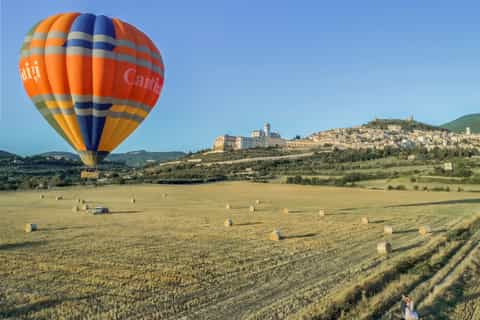 Assisi: Hot Air Balloon Ride with Breakfast & Wine Tasting