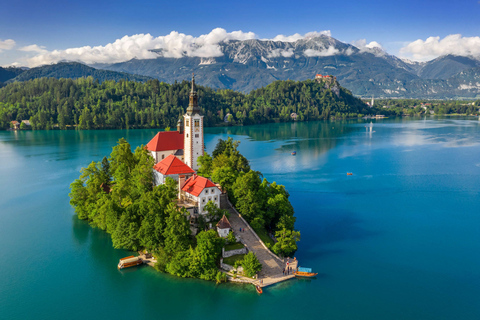 Lubiana: Tour di un giorno del lago di Bled, delle grotte di Postumia e di Predjama