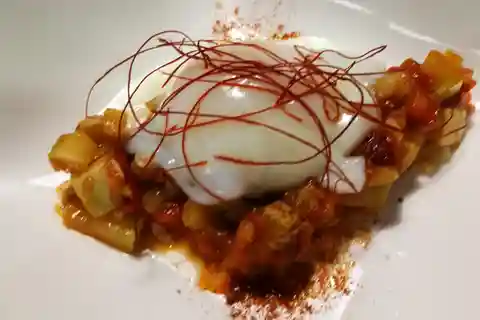 Bilbao: Gastronomic and Cultural Walking Tour with Tastings