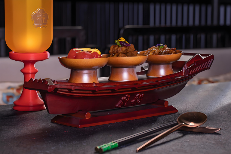 Guangzhou: Royal Cultural Dinner Show – HaiSiFu Standard Seating - Lunch