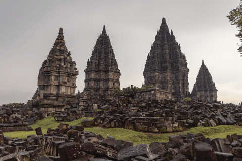 Tour di un giorno all&#039;alba del vulcano Merapi, Borobudur e PrambananTour di un giorno all&#039;alba del vulcano Merapi, di Borobudur e Prambanan