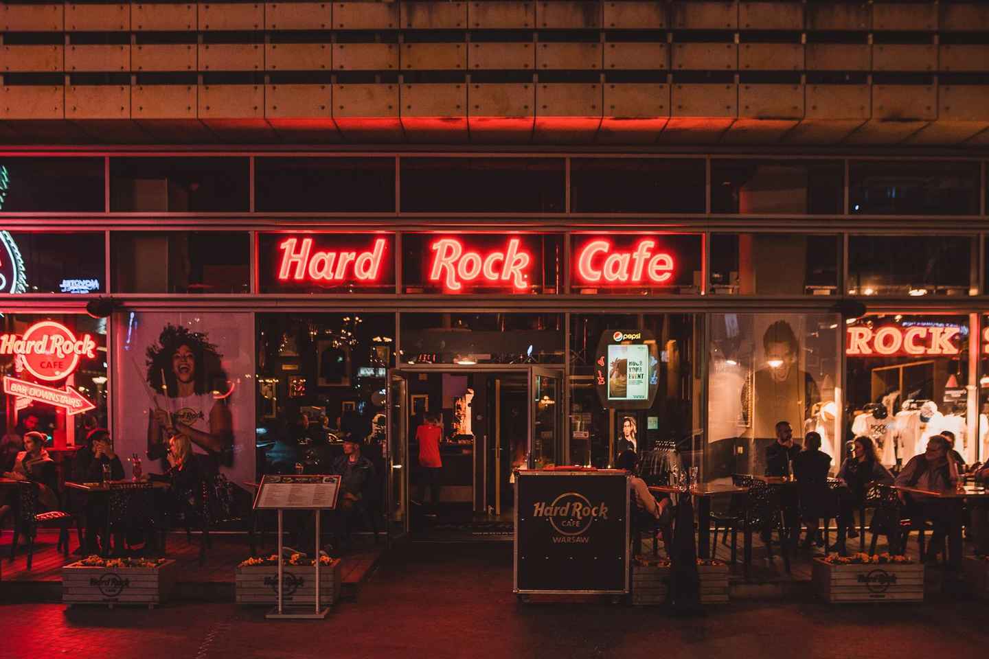 Varsovia: Almuerzo o cena en Hard Rock Cafe con acceso sin fila