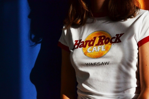 Warszawa: Lunch lub kolacja w Hard Rock Cafe z Skip-the-LineDance Menu & Souvenir w Hard Rock Cafe Warsaw