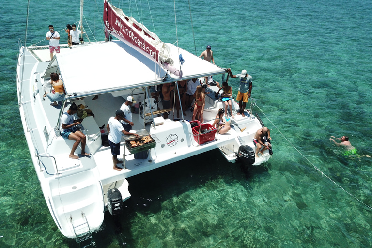 Mauritius: Private Speed Boat or Catamaran to île aux Cerfs Private Speed Boat to île aux Cerfs