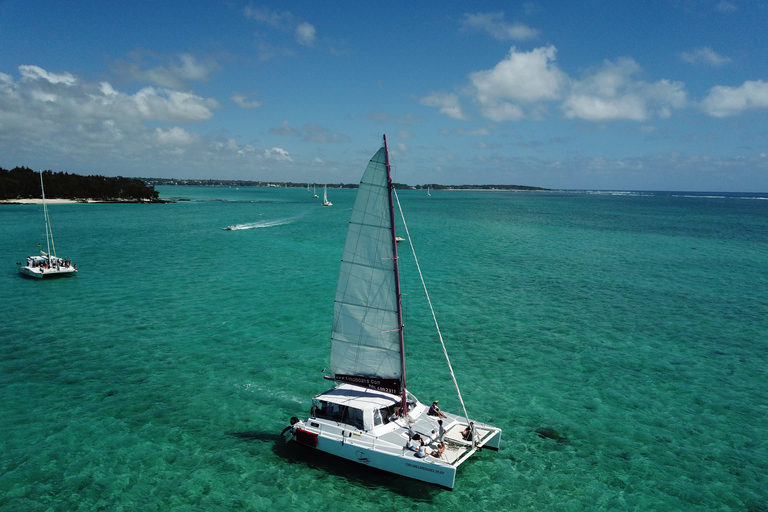 Maurice: bateau à moteur privé ou catamaran vers l'île aux CerfsHors-bord privé vers l'île aux Cerfs