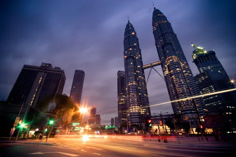 Kuala Lumpur: Buffetmiddag på Atmosphere 360 og natlig rundvisning