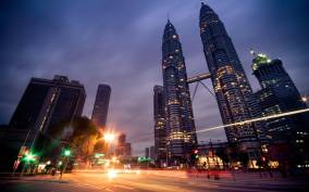 Kuala Lumpur: Buffet Dinner at Atmosphere 360 and Night Tour