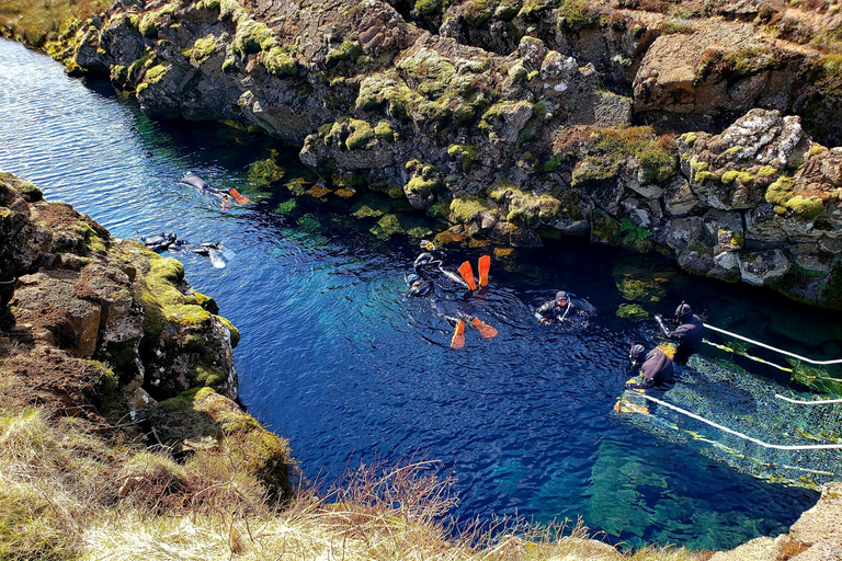 Från Reykjavík: Gyllene cirkeln med snorkling i SilfraGyllene cirkeln rundtur &amp; snorkling i Silfra från Reykjavik