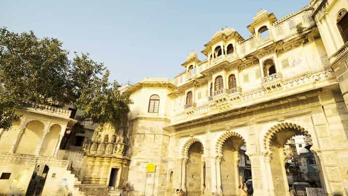 udaipur bagore ki haveli museum cultural show with pickup
