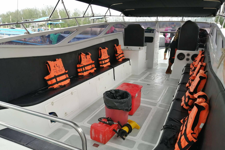 Krabi: Small Group Boat Tour to James Bond & Hong Islands