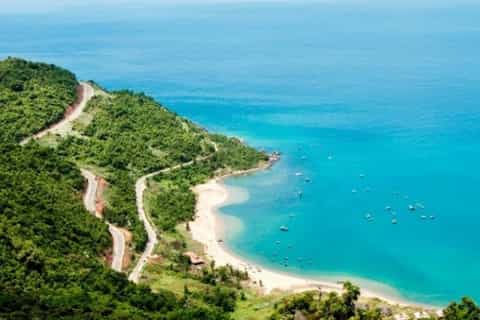 Da Nang: Lady Buddha, Monkey Mountain and Am Phu Cave Tour