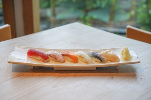 Modern Vegan Night Foodie Tour w TokioKurs sushi z owocami morza