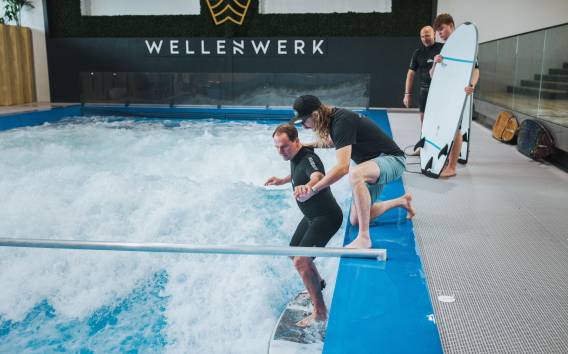 Berlin: Indoor-Surfkurs für Anfänger
