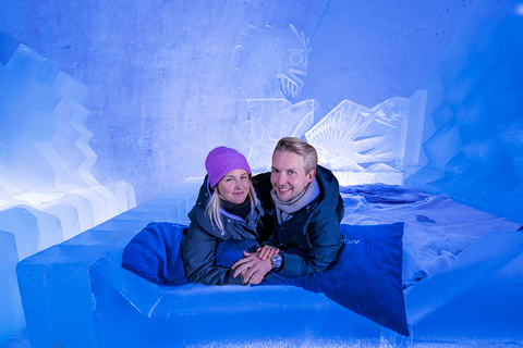 Rovaniemi: Ice sculpting experienceMeeting Point at Snowman World, in Santa Claus Village