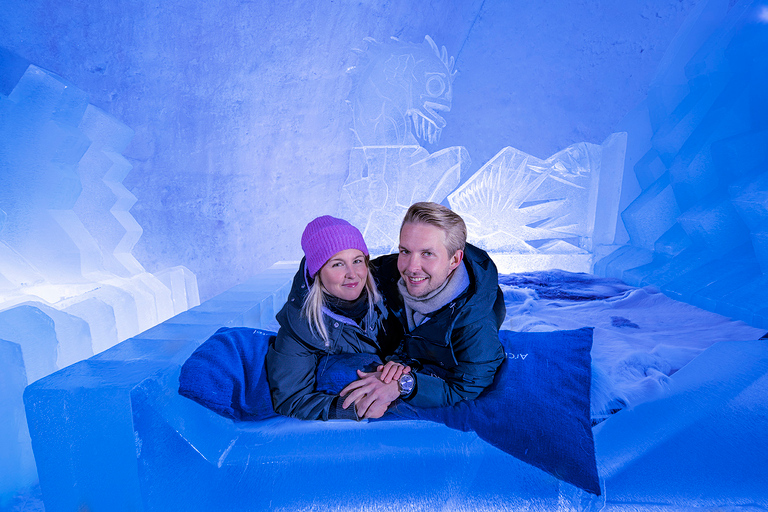 Rovaniemi: Ice sculpting experienceMeeting Point at Snowman World, in Santa Claus Village